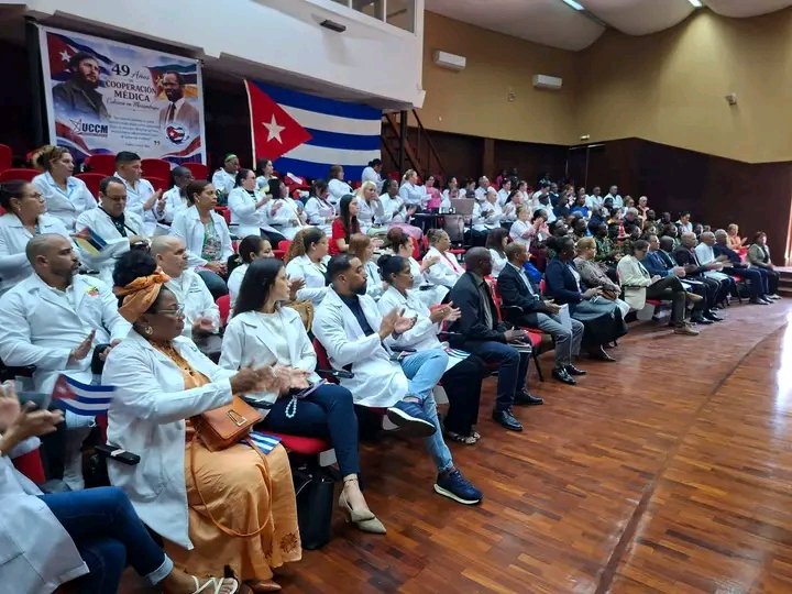 TaniaMCruzHdez's tweet photo. ¡Muchas Felicidades!➡49 Aniversario➡Cooperación Médica 🇨🇺 en 🇲🇿.

“Y si las Revoluciones tienen muchas flores hermosas, la flor de la solidaridad humana; la de sacrificarse por los demás, por los demás en su patria y aun fuera de su patria, es la más hermosa de todas”➡#Fidel https://t.co/n3KiPWSF5c