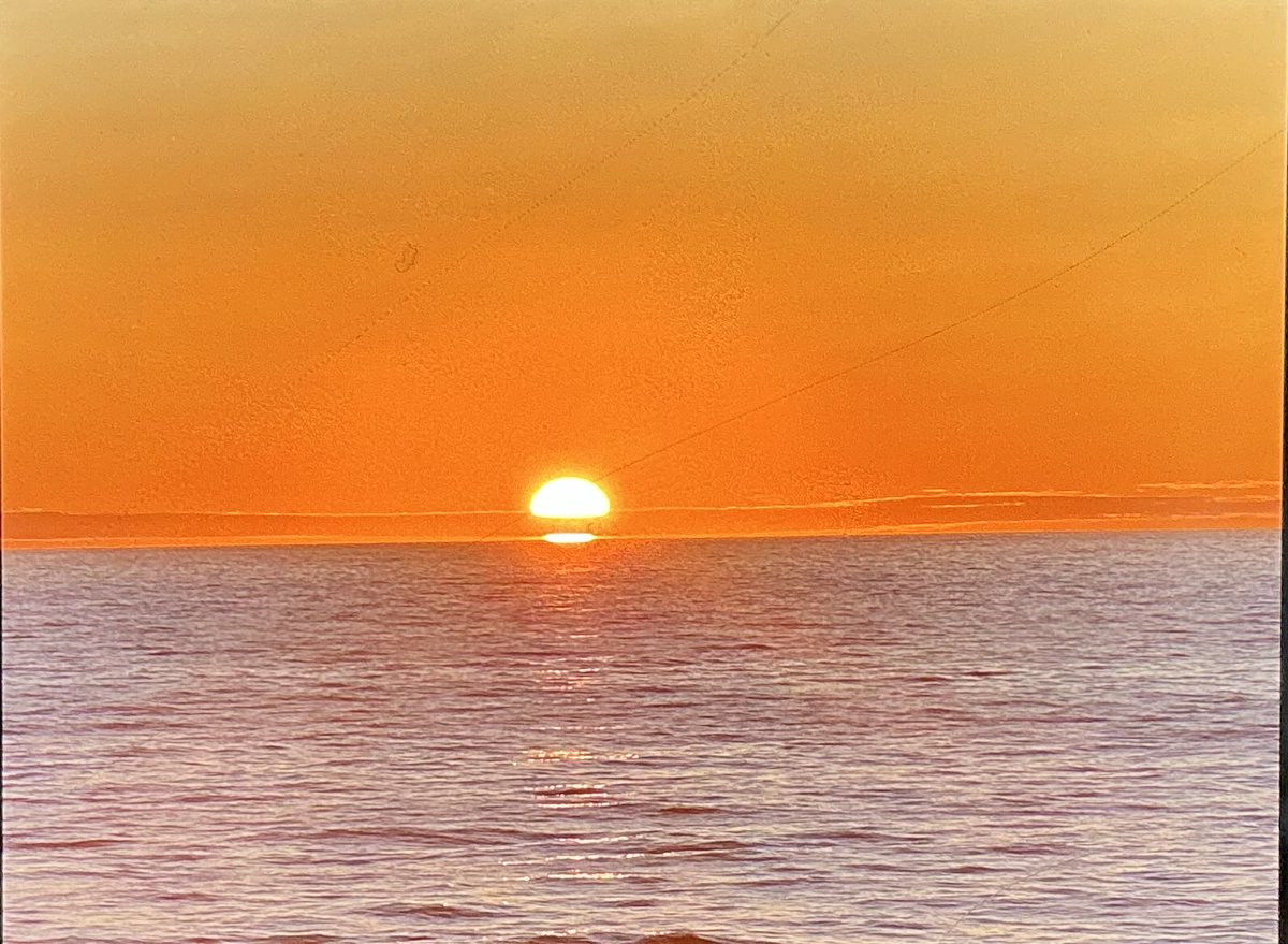 LindaMathsMusic's tweet photo. @PeterLewis55 @StormHour @MoonHourSocial Good Belt of Venus from ship https://t.co/hKkGDhAs0s