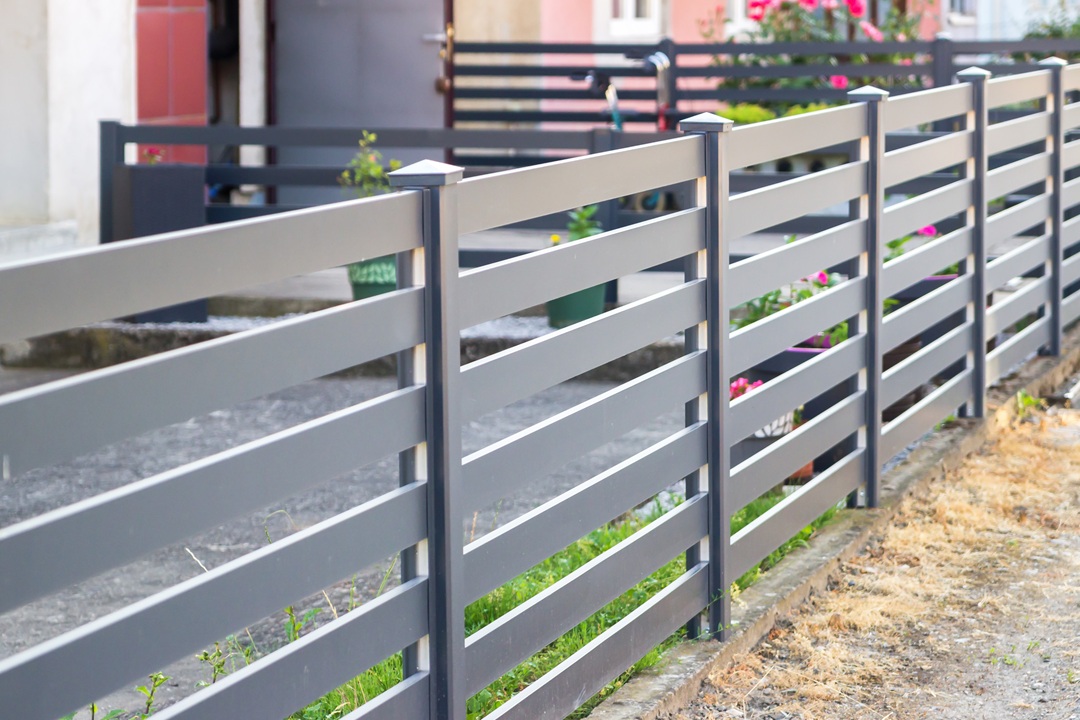 fencesRichmond's tweet photo. At Hercules Fence of Richmond, we recommend a few factors to consider when comparing horizontal and traditional fence styles.

Choosing Between Horizontal and Traditional Fence Designs: https://t.co/ltR2jf5n6M https://t.co/RwBGIzIJdI