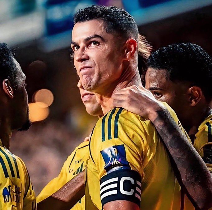 7faisl7's tweet photo. " في حضوره شموخ محدٍ يطوله
 وفي وقفته هيبه تمجد حضوره"👑
#بالتوفيق_لك_يانصر💛
#رونالدو_👑
#النصر_التعاون https://t.co/dzFtbAVK4f