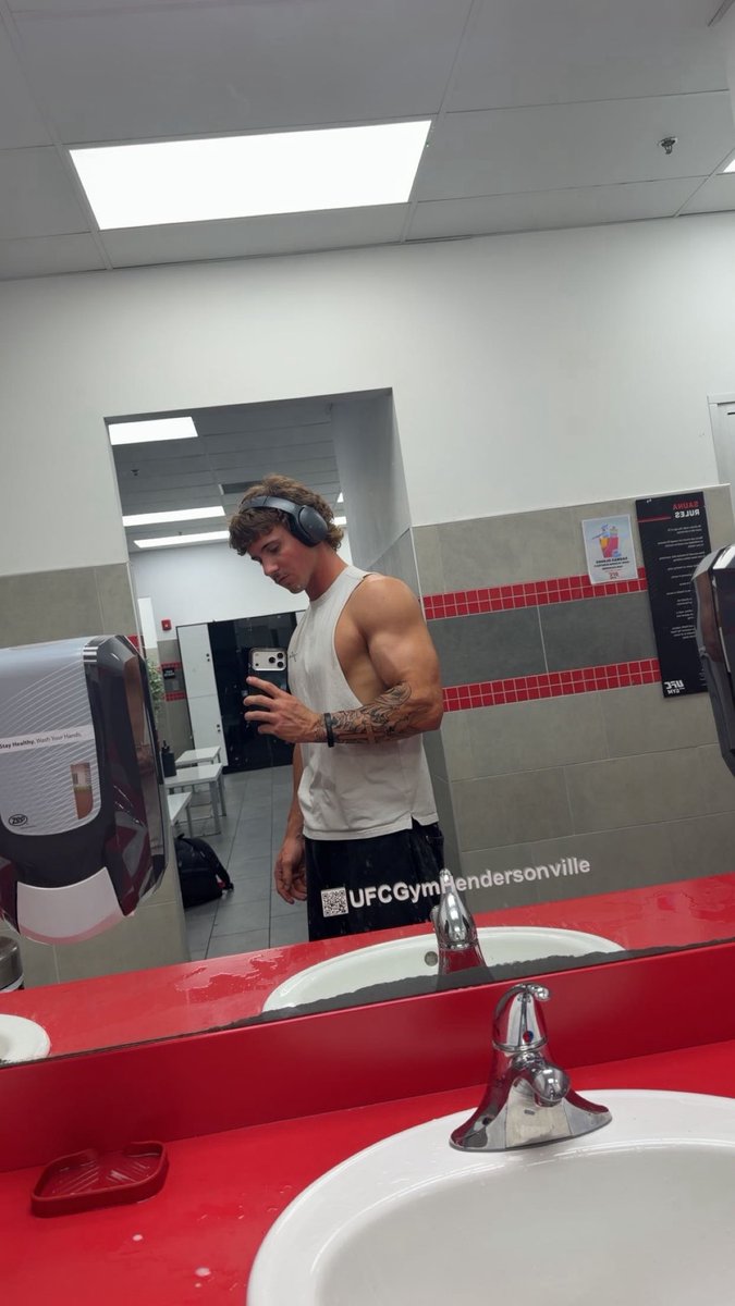ibrysonharper's tweet photo. brysonharper6 on tik tok #like #PayPig #FindomSub #PayToServe #FindomCommunity https://t.co/pHsBV3uDDc