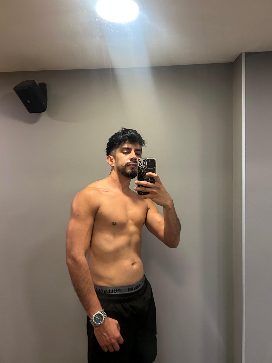 flack2105's tweet photo. Se entreno deli , falta el cardio 🥵 https://t.co/Y5bKwA26Nx