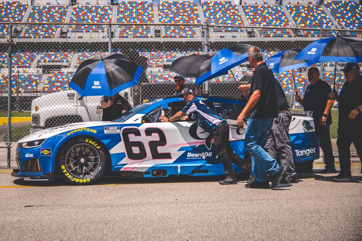 BeardOil62's tweet photo. We are on the ground in @DAYTONA and ready for #CokeZeroSugar400 qualifying. It starts at 6pm EDT and will be live on @truTV and @SiriusXMNASCAR. https://t.co/pAvfXMav4x
