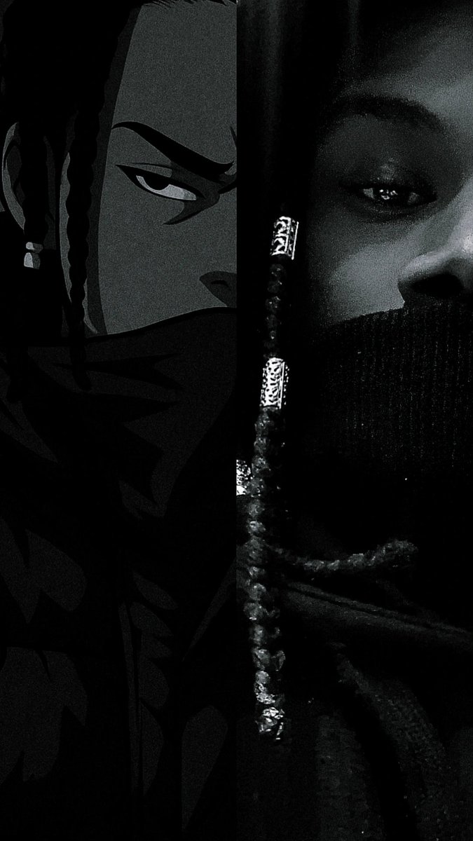 TiamoAliking's tweet photo. #Aliking Son style visuel est assez reconnaissable, il apparaît souvent avec un look sobre souvent en noir ou avec une capuche et une esthétique assez soignée qui colle bien à son univers musical #Aliking #musique https://t.co/w4CCzSVSj3
