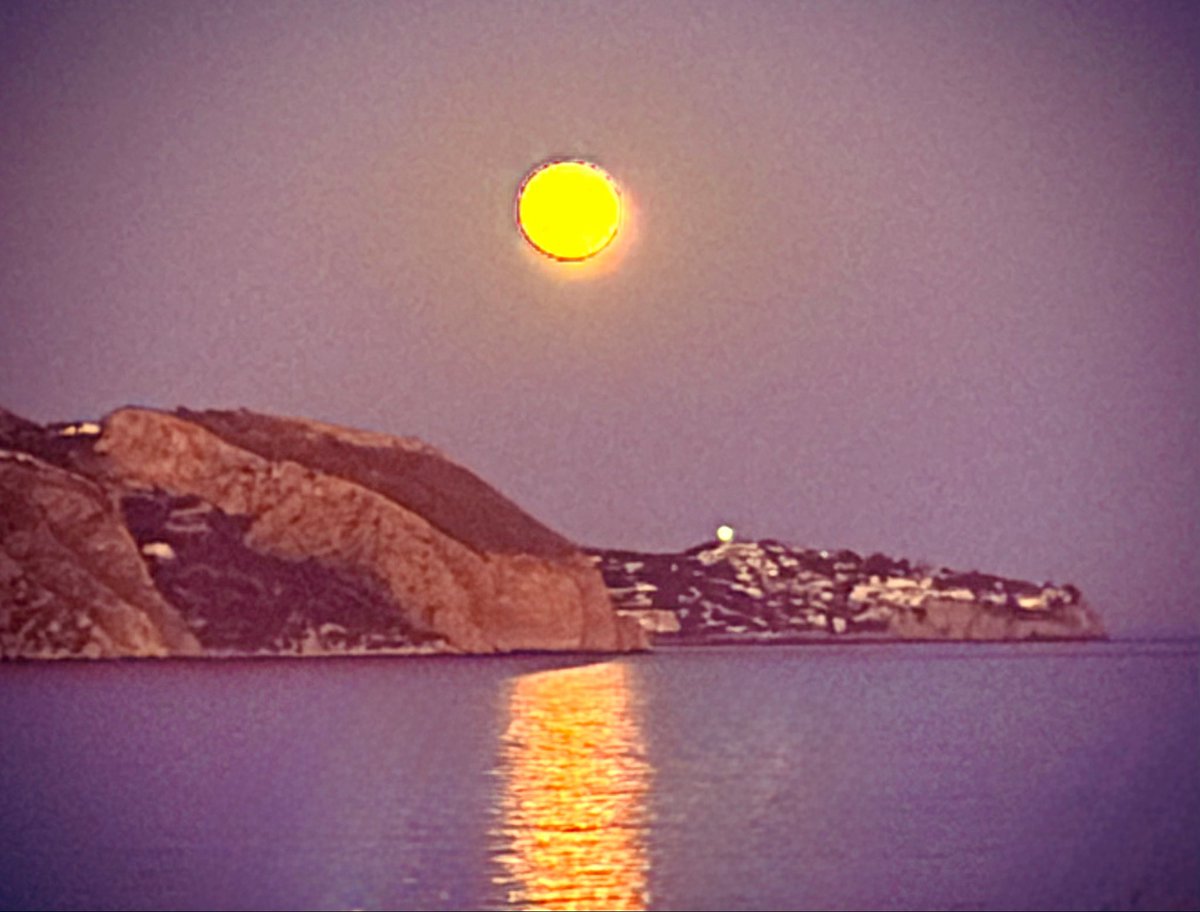 FisioRosales's tweet photo. Tengo un romance con la luna.. 🌕♥️ https://t.co/orXSim1Inn