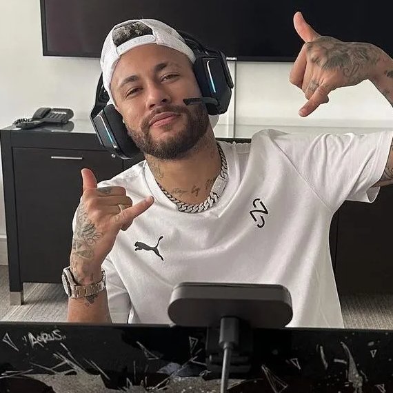 republiqueBRA's tweet photo. 🚨 💬 EITA! Durante uma partida de CS2, Neymar Jr. caiu contra um jogador com o nick “R14”, abreviação de Renan Santos 14, e afirmou no chat que processará o presidenciável: “Renan Santos vai tomar é processo meu pelas merdas que fala”. https://t.co/6TvW3WRYMO