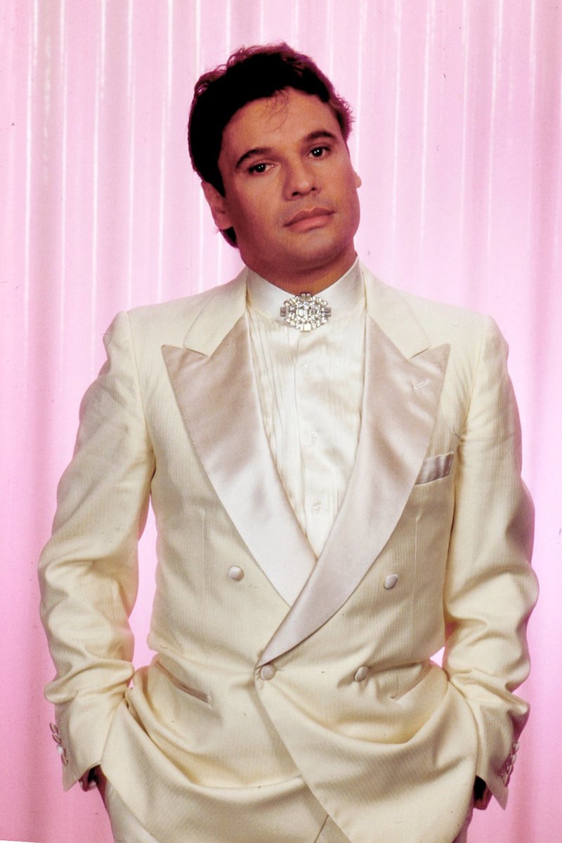 LeepBenhur1998's tweet photo. Ha pasado 10 años desde que falleció Juan Gabriel, el divo de Juárez
(1950-2016)
#juangabriel 
✝️✝️✝️✝️✝️ https://t.co/BZdX6DJPFM