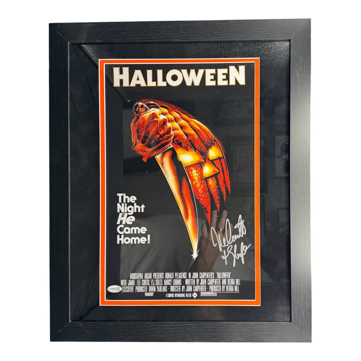 Autographs_Plus's tweet photo. Stop by our store in Pigeon Forge, Tennessee or check out everything on our website at https://t.co/zSRzI9OtJc. Over 1000 signed items all certified! https://t.co/IIcU0UMyIJ