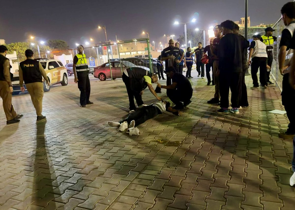 alweeam_sp's tweet photo. عااااااجل ‼️

أكثر من 40 حالة إغماء في مواجهة #الخليج_الهلال
بحسب ما ذكره فريق الإسعاف لمراسل #الوئام_الرياضية
نتيجة حرارة الأجواء وارتفاع نسبة الرطوبة.

وشملت حالات الإغماء عددًا من المنظمين أيضًا. https://t.co/oXI82BkIdg