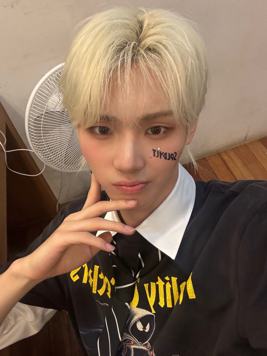yoonchanult's tweet photo. girl this is lowkey photocard vibes https://t.co/Z5lepIeoTY