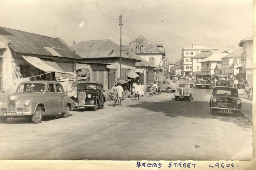 lejpegmedia's tweet photo. Lagos, Broad Street à travers les années.
Quelques images d’une des rues les plus emblématiques de Lagos, avant que la ville ne prenne le visage qu’on lui connaît aujourd’hui. https://t.co/b6aRZASYyf