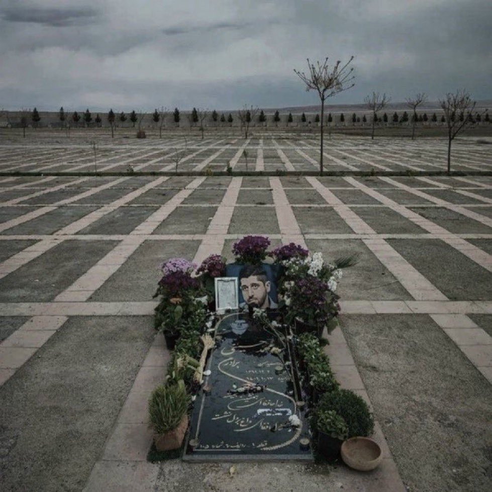 MrAmir__30's tweet photo. تنهایی اگه عکس بود. https://t.co/xLxQucv5xk