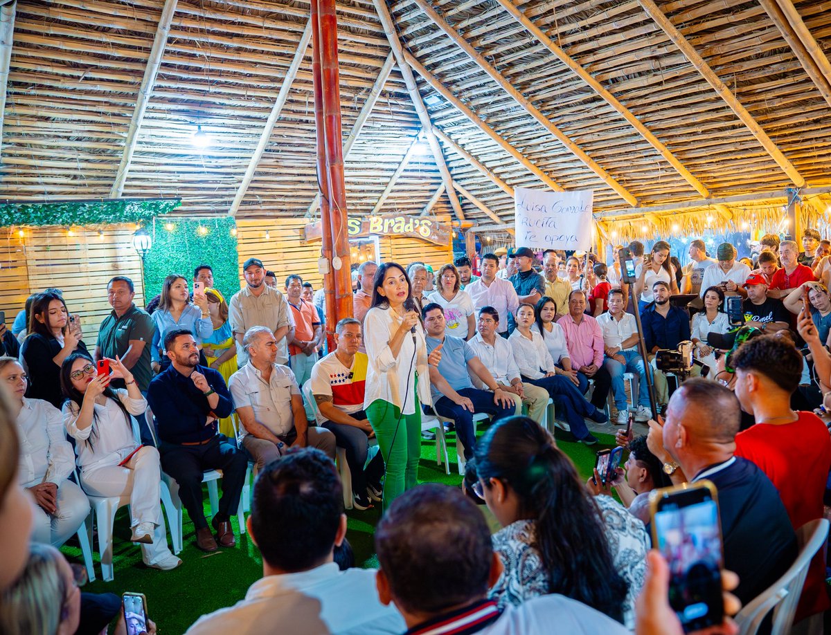 LuisaGonzalezEc's tweet photo. Gracias querida militancia, compañeros y a nuestros candidatos de las diferentes organizaciones políticas que nos hemos unido por nuestros pueblos, por Manabí y por la Patria.

Deponer lo personal, los egos y trabajar juntos en un proyecto común por nuestros ciudadanos es el camino.