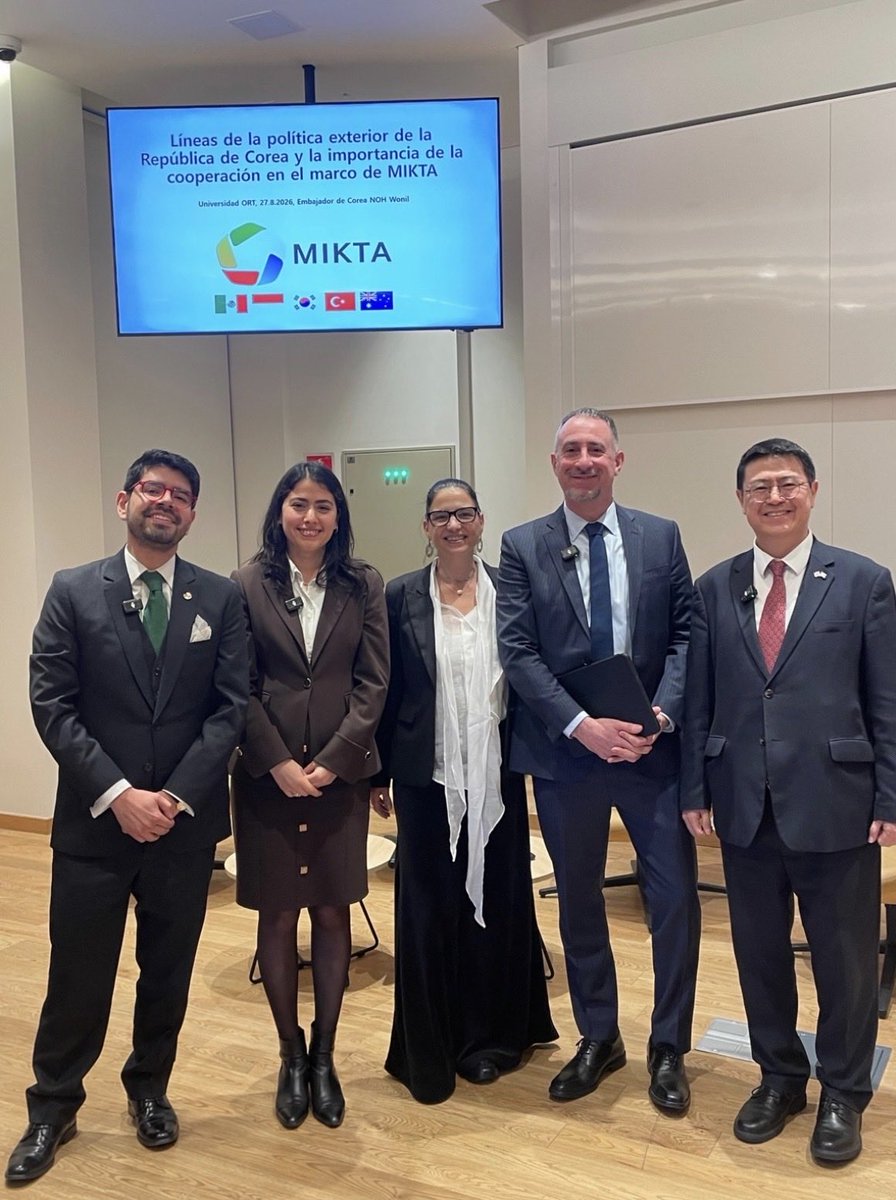 TC_MontevideoBE's tweet photo. Montevideo’daki 🇹🇷🇲🇽🇰🇷 Büyükelçilikleri olarak ORT Üniversitesi’nde MIKTA’nın küresel diyalog ve iş birliğine ilişkin vizyonunu ve ülkelerimizin dış politikalarını sunduk. Mutfaklarımızı ve kültürlerimizi paylaşırken MIKTA’nın “çeşitlilik içinde ortaklık” ilkesini de vurguladık. https://t.co/GJd6FCb3D4