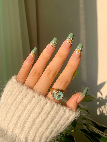 WaewaeOrsa's tweet photo. omg!! (˶ᵔ ᵕ ᵔ˶) I just received Get Glamorous with 24pcs Medium Coffin French Green Floral Pattern Fake Nail &amp; 1pc Nail File &amp; 1sheet Tape from evolon via Throne. Thank you so much! bless you ⋆˚✿˖° https://t.co/SarbNIzrhJ #Wishlist #Throne https://t.co/uNVwkNJ0ol