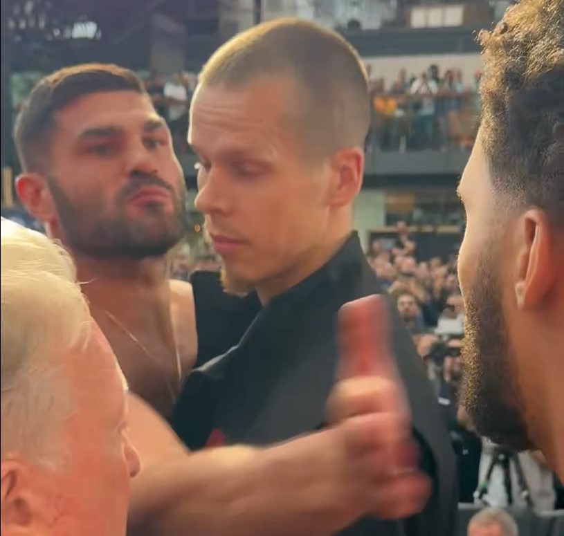 BoxeoKZ's tweet photo. Damn, now Moses Itauma simply cannot afford to lose. If he gets knocked out by Hrgovic after also taking that “bitch slap” before the fight, it could break him mentally once and for all https://t.co/ouL38DCYMt