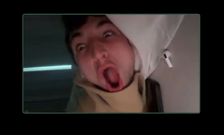 milkk4200's tweet photo. hes like a baby bird waiting to get fed https://t.co/H5Yu281eza
