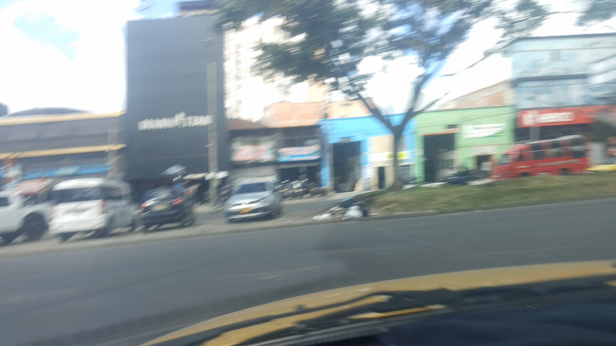 Julylara39's tweet photo. @Bogota señor alcalde esto se ve .las
3 PM en Av1 de mayo entre 27 y 31
Porq su @TransitoPolicia está vendida
No hacen ni un control ahí @SectorMovilidad  @NoticiasUno 
@Citytv  que descaro ver q se venden para no controlar. https://t.co/jg1yKVU4Zg