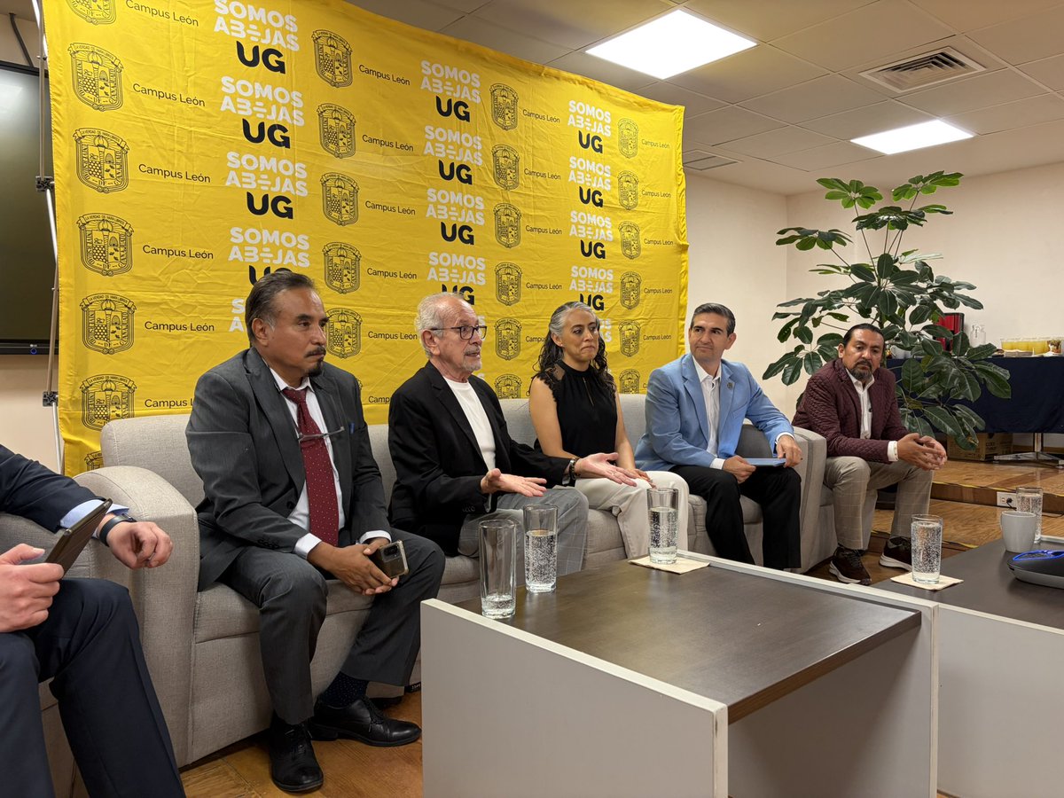 SoyPonchoBorja's tweet photo. Participé en el Foro Voces de la Ciencia para dialogar sobre “Envejecimiento saludable”, organizado por @UGLeon 

Un espacio donde compartimos las acciones que desde el @difgente impulsamos para acompañar a las personas mayores.

#GobiernoDeLaGente https://t.co/xcV32T9xRW