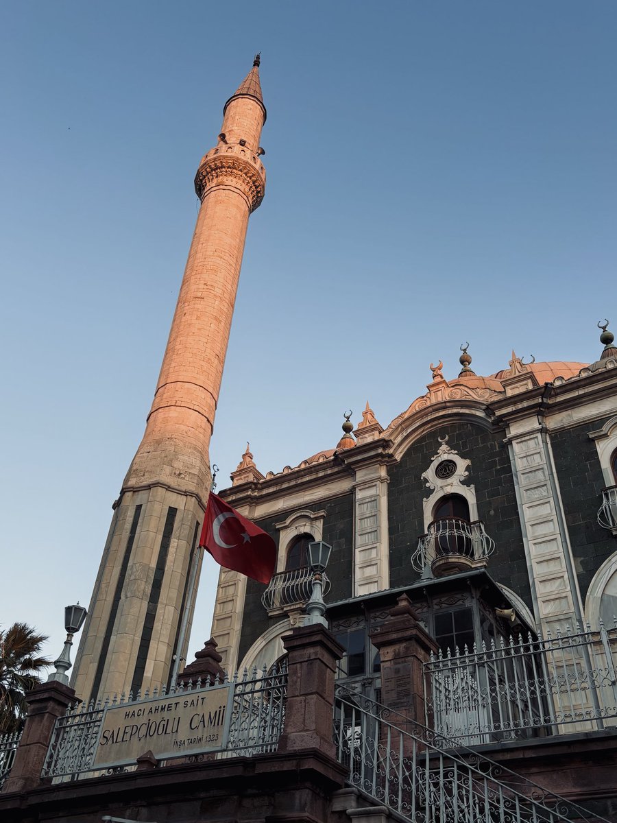 edatamolarak's tweet photo. Salepçioğlu Camii🤎
Kendisini İzmir’in en güzel camiisi ilan ediyorum 🙂‍↕️ https://t.co/IQ89nM6rDJ
