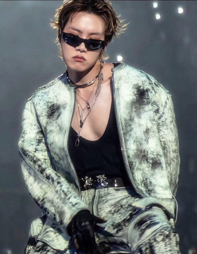 FolderHobi's tweet photo. DAMN HOSEOK https://t.co/tXGrvaKHjn
