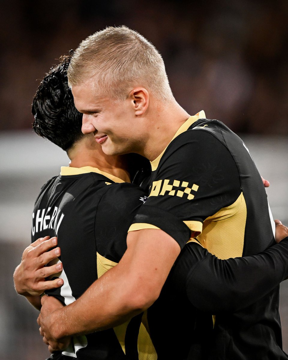 FansTribeHQ's tweet photo. 🔥🩵 Manchester City with their second consecutive win of the season. 2 goals each for Erling Haaland and Rayan Cherki including a debut for new signing Ayyoub Bouaddi

#mancity #haaland #cherki #premierleague https://t.co/etV86iPIck