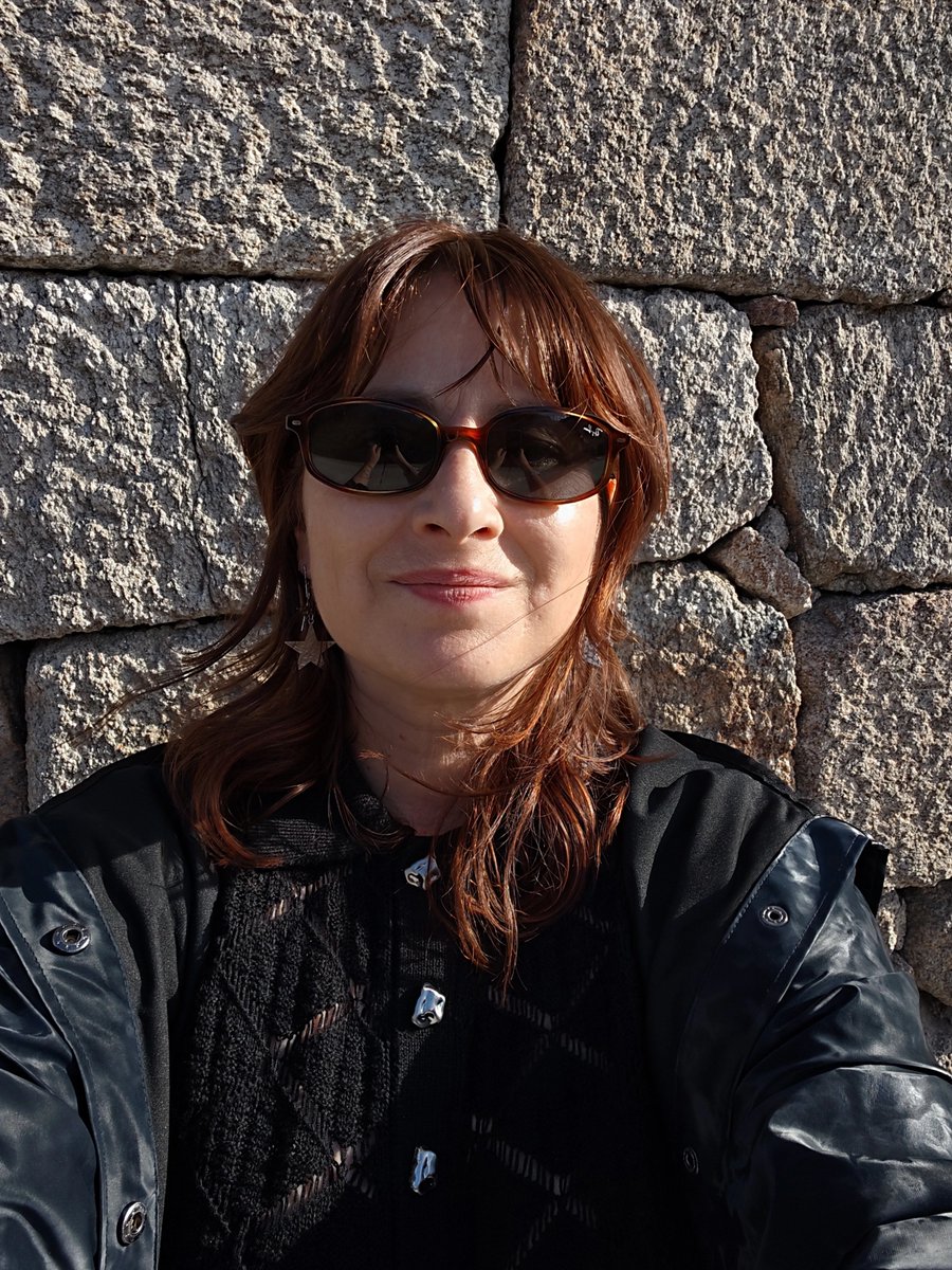 DefendeAGalega's tweet photo. Máis información, máis contidos de calidade e propios, máis respecto ao persoal. MÁIS SERVIZO PÚBLICO📻📺

Menos baleirado de contidos.
Menos propaganda. Menos manipulación e censura. Menos externalización...

#VenresNegro432CRTVG
#DefendeAGalega
A TÚA. A de TODAS🖤 https://t.co/OOV8htnHcw