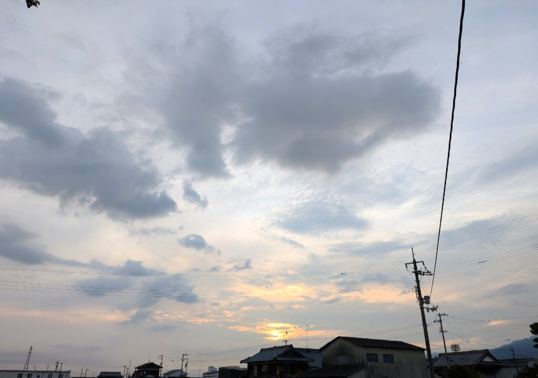 OchikeH's tweet photo. おはようございます
今朝は少し涼しいですが、また酷暑になるようです。
今日も頑張ります😊
#HSP https://t.co/JwdlMX2dSR