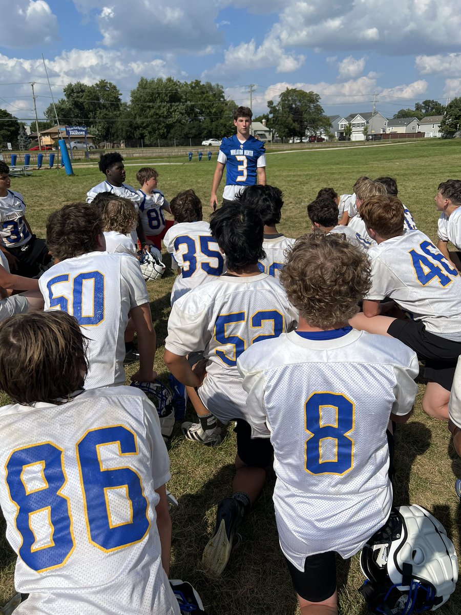 FroshWnhs's tweet photo. Thank you to senior, Jack Clark for sharing his football experiences as the first #FalconTalk speaker of the season! #AlwaysAFalcon #Dominate #Swarm @Coach_Pearlman @CoachBellini https://t.co/MoSKOEILYt