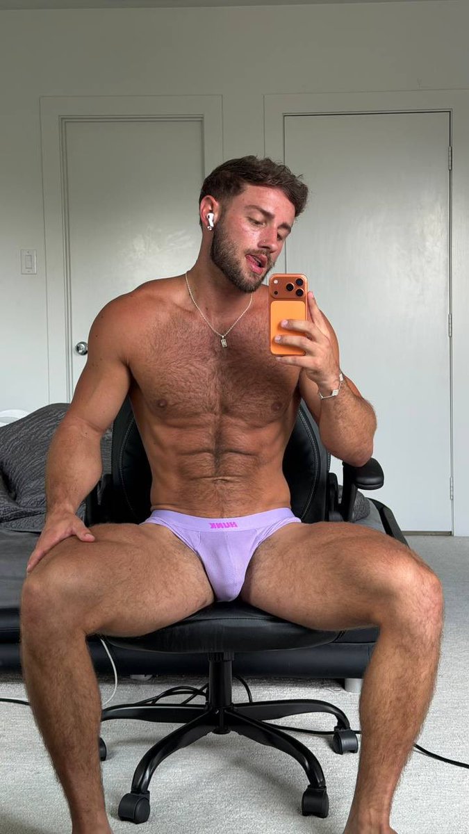 Reillygolden00's tweet photo. How do I look?😏😉 https://t.co/A64rCd2bl7