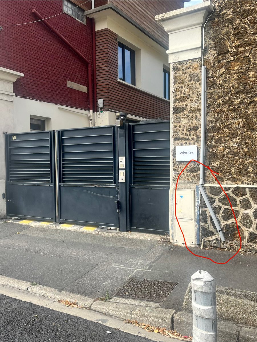 ElsaBiais's tweet photo. @orange Câble infrastructure fibre arraché >>> pas d’accès à Internet  depuis 2 mois. 4 signalements effectués et tjs aucune réparation ni intervention. Vous assumez votre mission qd? @mairieivry https://t.co/rVrj3PoDRz