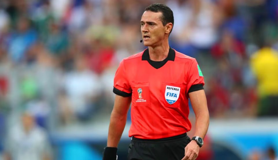 ElVarCentral's tweet photo. Wilmar Roldán en #VBARCaracol (TOMEN NOTA 👀)

🗣️"¿El árbitro que tenía que ir al Mundial? Están hablando con él. Había una persona que decía que quería mostrar a sus árbitros y que yo ya había ido a varios mundiales. No estuve de acuerdo pero se lo tenía que respetar en su momento. 

🤔 "Son cosas más de la persona que escogía los árbitros. Entonces optó por dejar de lado a un árbitro con toda la experiencia y toda la calidad por jugársela con otros muchachos que de pronto no rindieron".