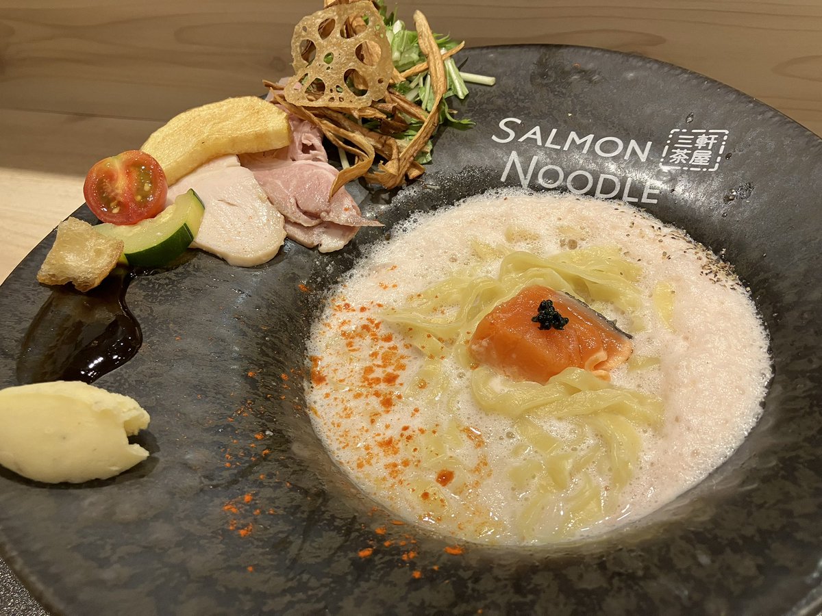 shobonya's tweet photo. ひとくち食べた瞬間シャケの美味しい風味だけが口いっぱいに広がって、初めての体験 https://t.co/l4bNWoOOle
