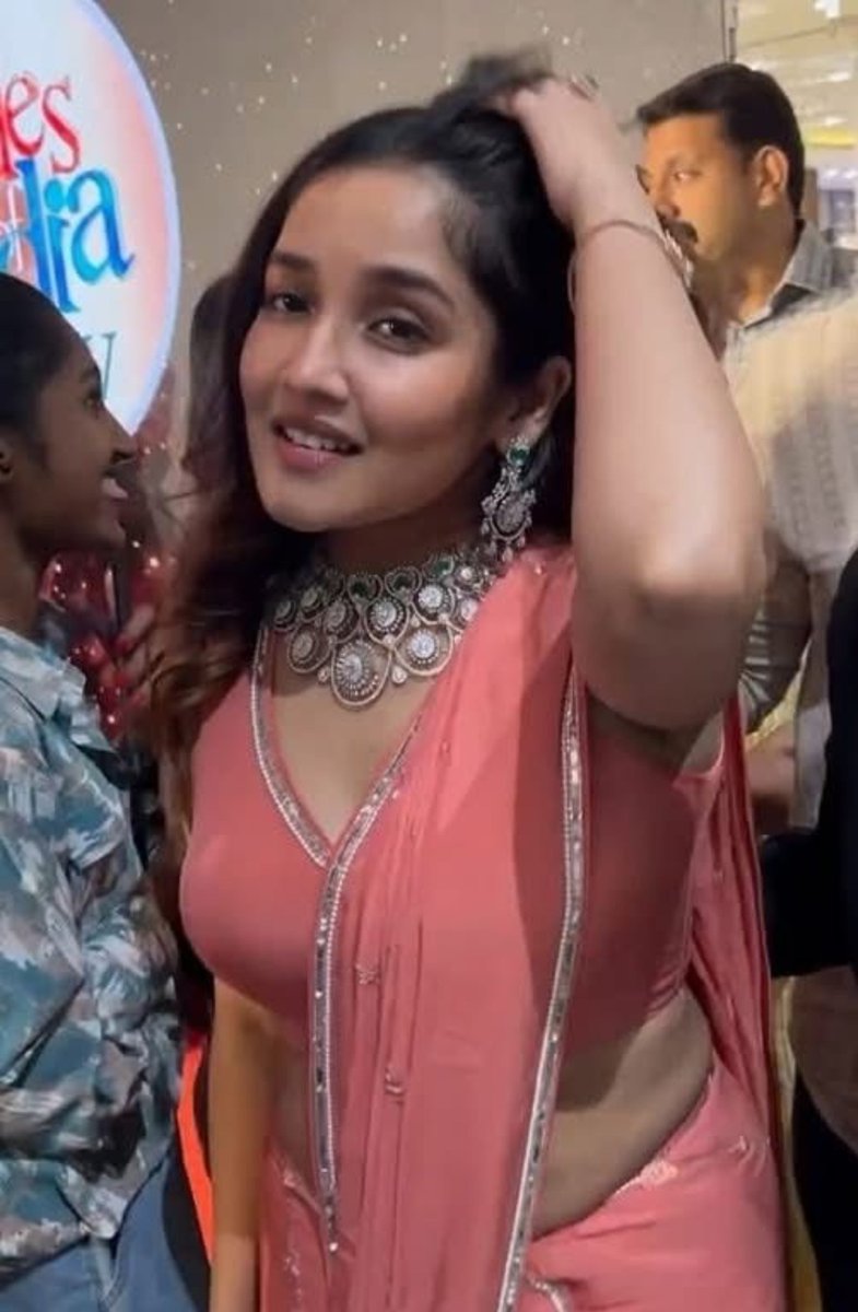 nothingalter's tweet photo. I don’t know why so many creators and fans didn’t appreciate Anikha’s photoshoot outfit, but I’m sure she has a bright future ahead and will continue to make her mark in the Kollywood and Tollywood industries. 🥰✨
#anikha #anikhasurendaren https://t.co/rmf4lG2JLA