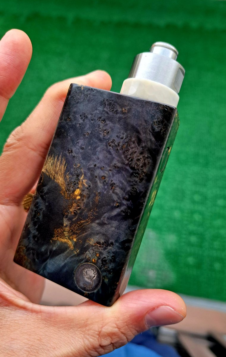 qb_zombie's tweet photo. 休日出勤
雨
部下仕事出来ない
踏んだり蹴ったりかよ…
#vapelife
#vape好きな人と繋がりたい
#XRDA https://t.co/rPJxzM2lvO