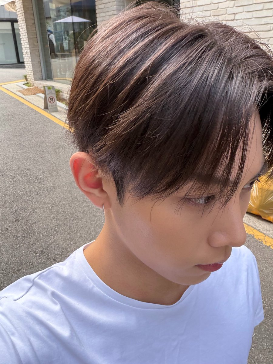 terjemahinRYUL's tweet photo. 260829 💌 12.11 PM KST

👤 Selamat atas 1 juta followersnya! 4shoboiz
     ㄴ 🌰 Makasih!!
🌰 [+1 📸]
🌰 Bukan foto hari ini
🌰 Tadi sebenernya mau ngirim beberapa sekaligus
🌰 Tapi karena banyak yang request selca
🌰 Jadi kirim satu dulu aja

#률 #RYUL #롱샷 #LNGSHOT https://t.co/9F10uDyR9F