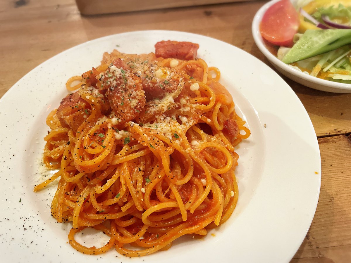 pcpc_yt's tweet photo. 近くにある名前が特徴的なお店入ったら色んな意味で激アツだった🐴❤️笑
店主さん多分馬好きなんだなぁ😂

ナポリタン麺もちもちですごく美味しかった🍝 https://t.co/2skrYx11YS