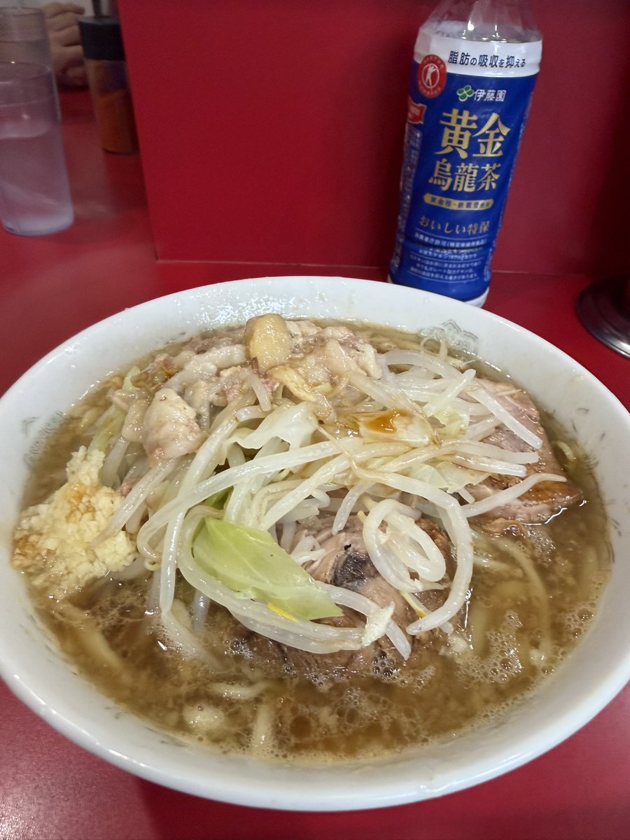 RK50989550's tweet photo. 🐷本日神豚のお知らせ🐷
ラーメン二郎生田駅前店
ﾒﾝｽｸﾅﾒｶﾀﾒﾆﾝﾆｸｽｺｼｱﾌﾞﾗｶﾗﾒ

10:39接続待ち36名
12:08着丼
12:14退店時待ち22名

土曜日だからまあ3ロットくらいで入れんだろと気を抜いてたら並び鬼👹
ソウスイを我慢して久しぶりのデフォ！！！スープ豚旨み爆発！！！
豚ホロホロ！何もかも文句のつけどころがない究極のいっぱいでした🐷
久しぶりのデフォうまかったぁ⭐️

ご馳走様でした！！！