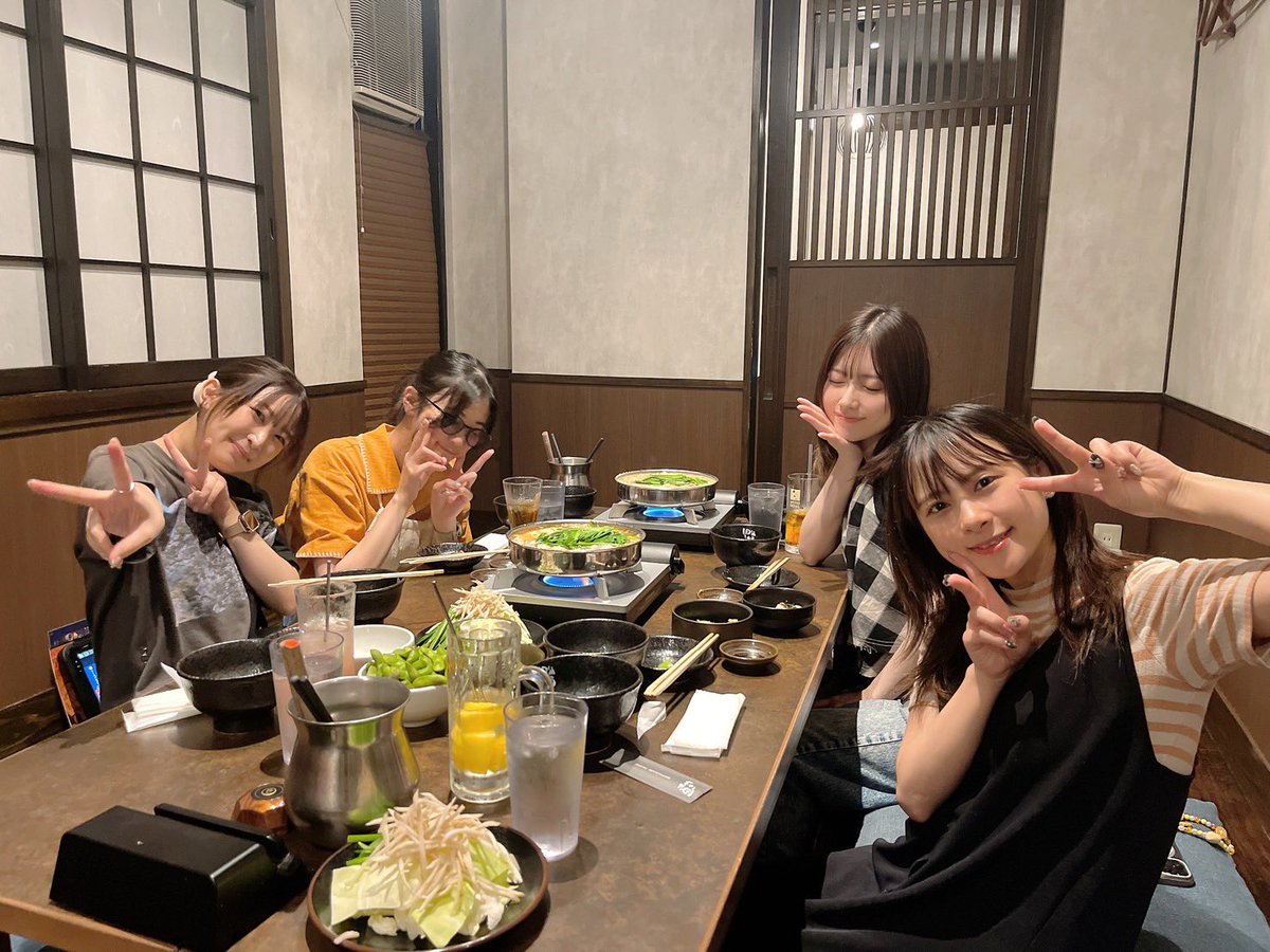 kaor1n_n's tweet photo. ふにゃん　もえぴ　かりんちゃんと
もつ鍋　田しゅうで優勝しました‼️
もつ鍋　ゴマ鯖　の永遠ループキメた💪
MIX JUICEのみんなに北九州ごはん楽しんでもらえてよかった∩^ω^∩
もうもつ鍋食べたい https://t.co/JZ8F1h6shn