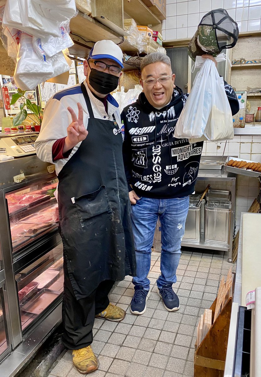 MEAT_ARAI's tweet photo. 【 8月29日（土）営業中です 】
プライベートでも足を運んでくださるサンドウィッチマン伊達みきおさん。
心配しておりますが、リハビリに励まれているとのこと。
今はどうかお体に無理をなさらず、ゆっくり休んでください。
また元気な伊達さんに笑顔でお会いできる日を、楽しみに待っています！ https://t.co/3xaPpez0f2