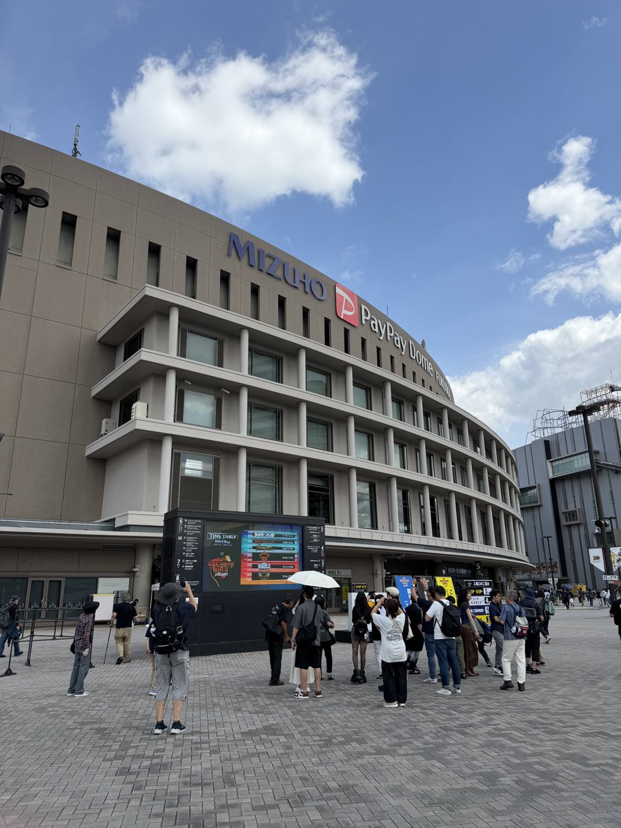 firekakka's tweet photo. 福岡にきましたー
ほぼ最前列だった笑 https://t.co/sXY4QNYFMm