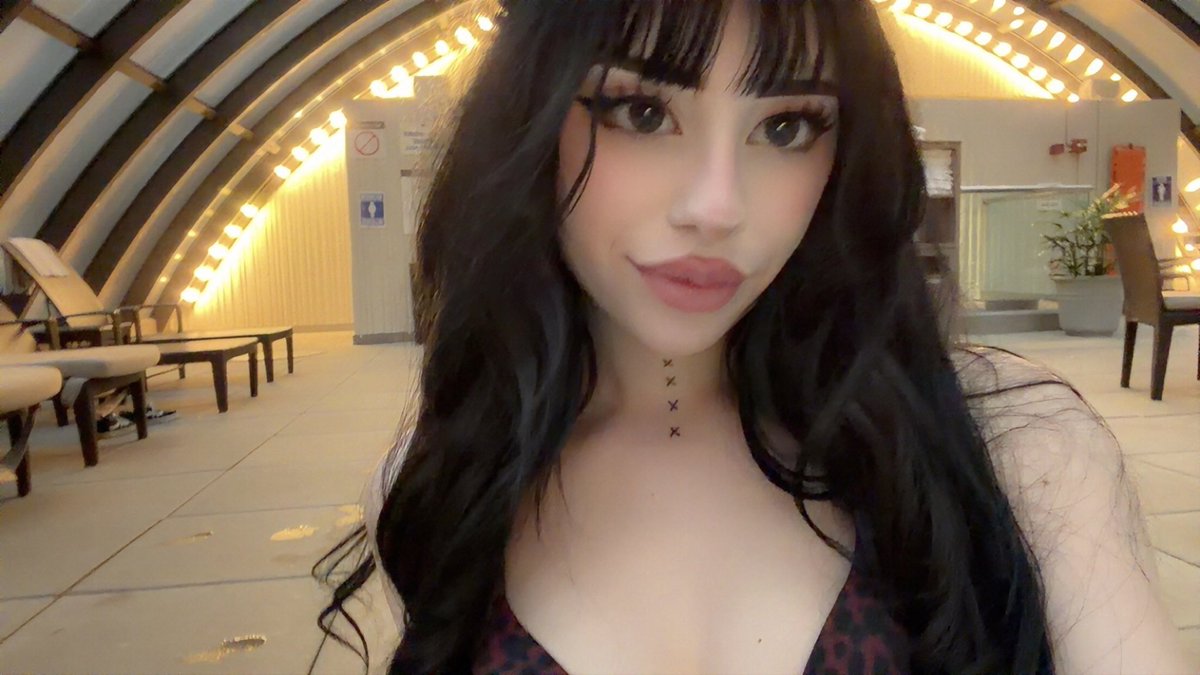 lisetteisbliss's tweet photo. dropping my pool selfies, cause why not 🥵 https://t.co/41BUgHHvPV