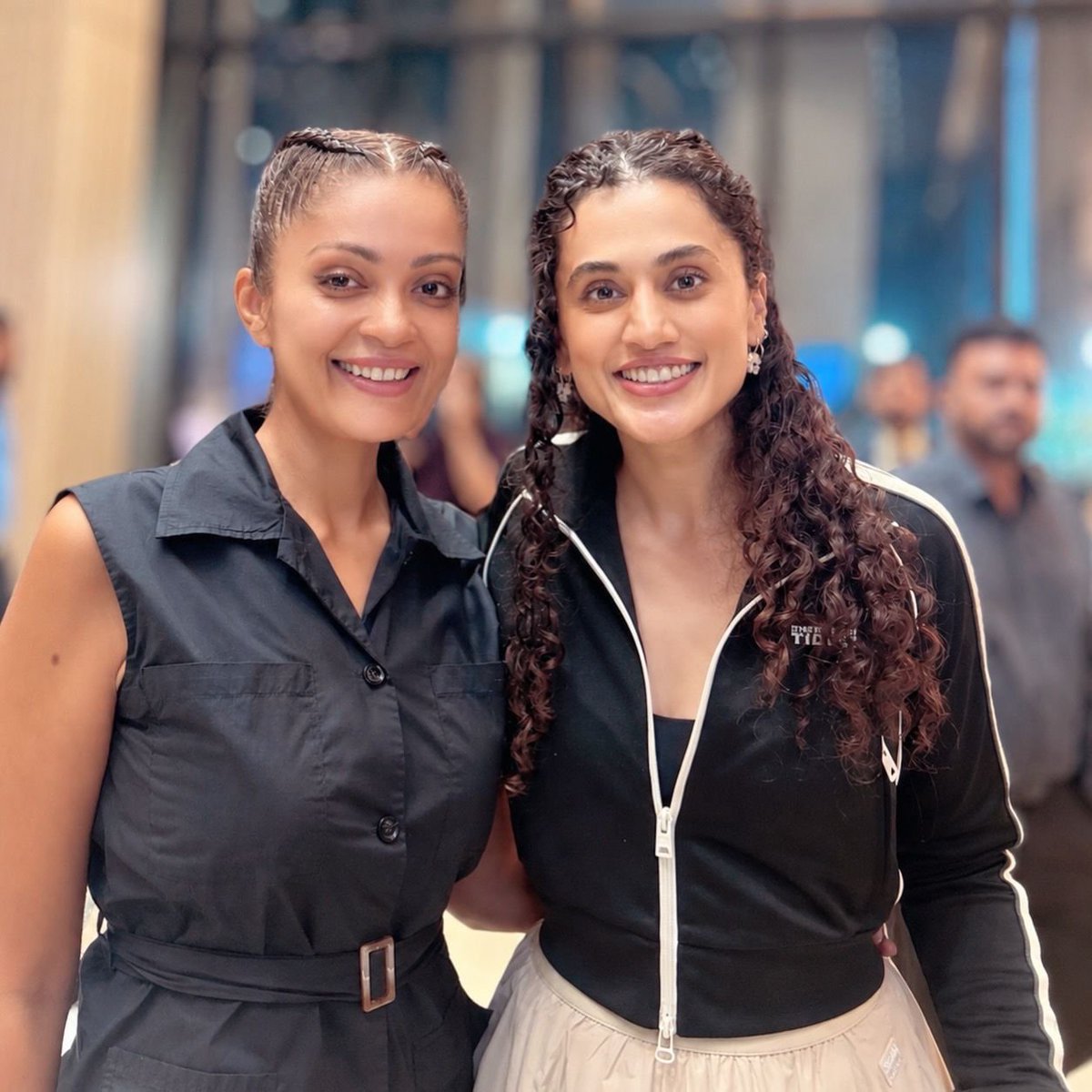 Dbumofficial's tweet photo. Pan-India actor @SheenaChohan spotted at @WIFIndia Mumbai! 🎬✨ Gearing up for her fierce cop avatar, she celebrated women shaping Indian cinema! 🔥💥
#SheenaChohan #WomenInFilmIndia @taapsee #devbhumimagazine https://t.co/Pptc57txtB