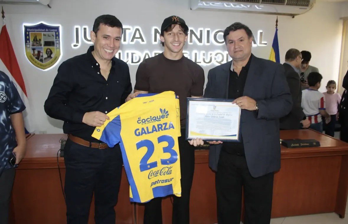 _vouga's tweet photo. ¡BOMBAZO DE MEDIA NOCHE! 💣

NI OLIMPIA👑, NI CERRO PORTEÑO🌪️.

🔵🟡El club #SportivoLuqueño 🐖 ha CERRADO la contratación del mundialista de la selección paraguaya, MATÍAS GALARZA.

⁉️¿Opiniones? https://t.co/PROO9RYkzF