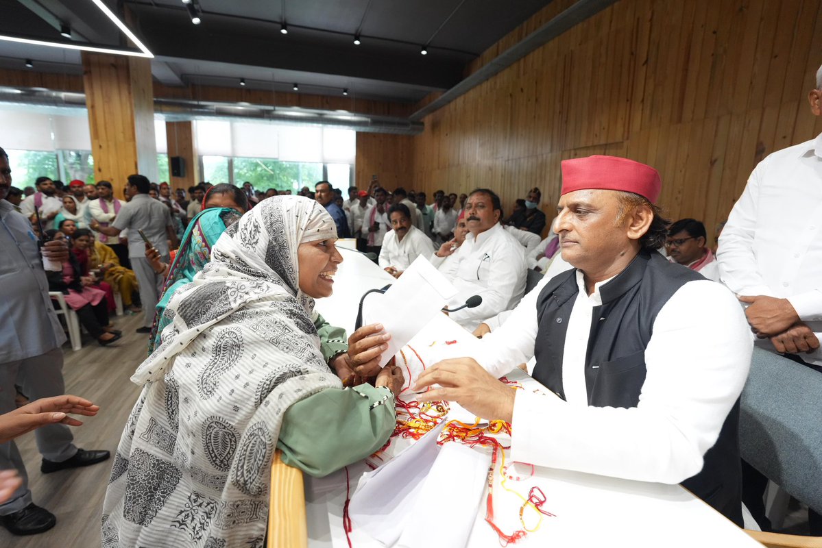 yadavakhilesh's tweet photo. https://t.co/wlmPuN3YvS