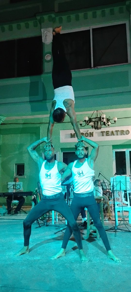 Hali8m's tweet photo. Haliom aportando su granito en el Festival Boleros de Oro. https://t.co/vBce3ska2P