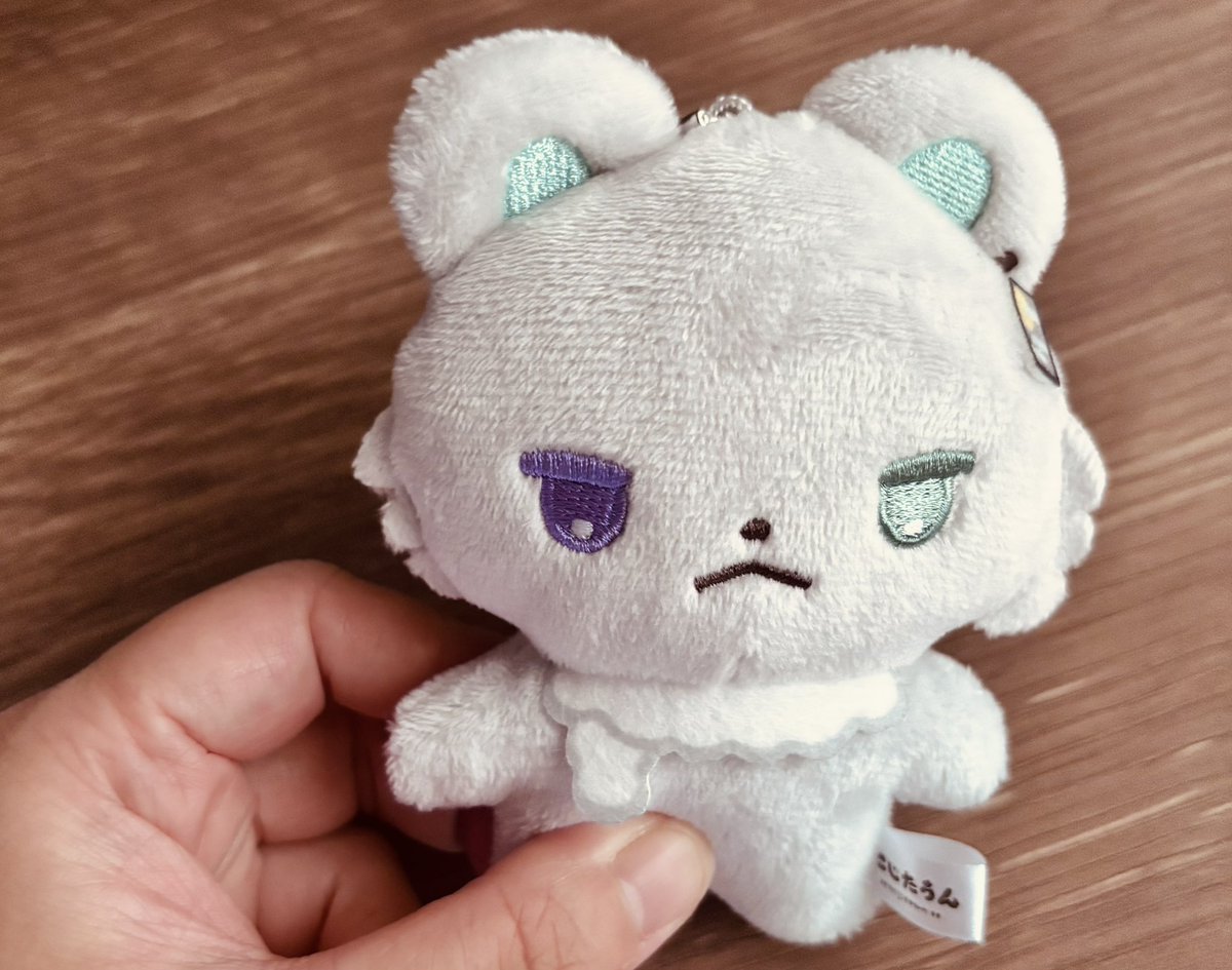 y12_gw's tweet photo. うちのかげたうんほっぺのおけけが左右対称じゃないとこが気になるけどそれはそれで可愛いからよき https://t.co/Mwn5aNjbj0