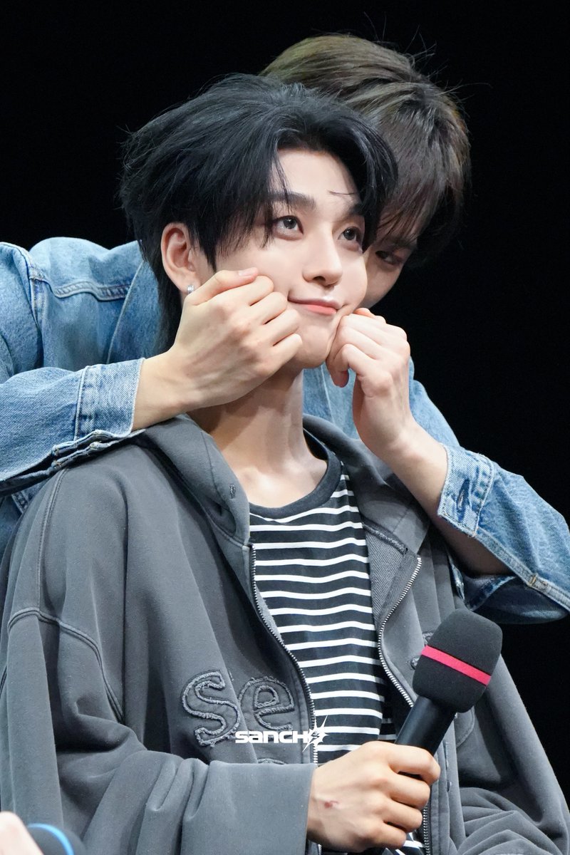 sanch0311's tweet photo. 260829 🥺

#허씬롱 #XINLONG #鑫隆 #씬롱 
#알파드라이브원 #ALPHADRIVEONE https://t.co/0L54s7KsCF