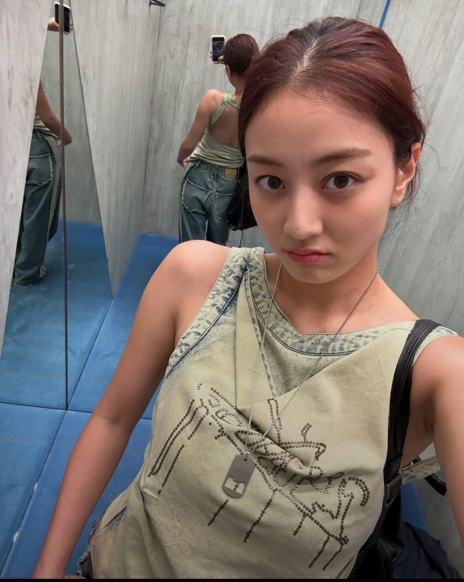 Abe_rayado_7's tweet photo. I’m so hungry I could eat park jihyo https://t.co/xxLwau26Q8