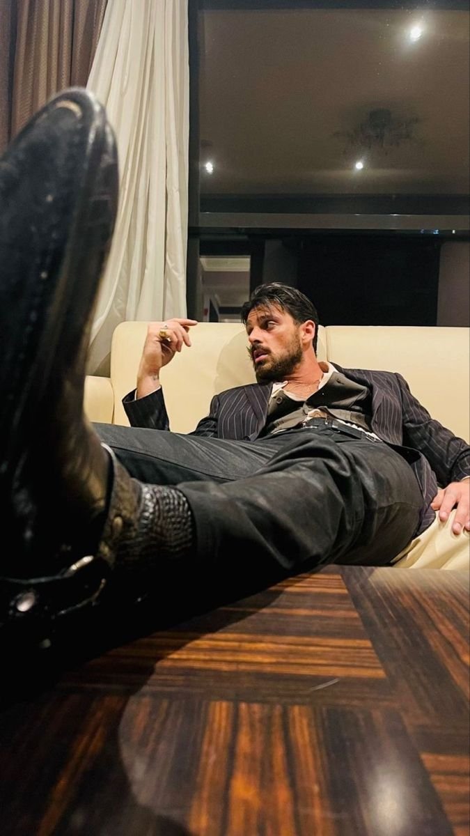 mich3lemorrone's tweet photo. ▬▭  *Michele Morrone*.
- 26 yrs, Hetero.
- actor, modelo, cantante. 
- Rol medio/largo. 
- Estado civil: soltero.

                                        #Roleplay   #Fakeland     #Freerol https://t.co/enqOmHu3ra
